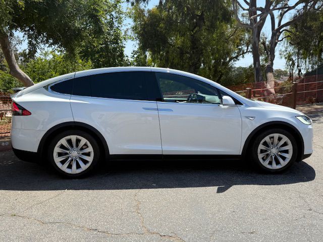 2016 Tesla Model X Image 23
