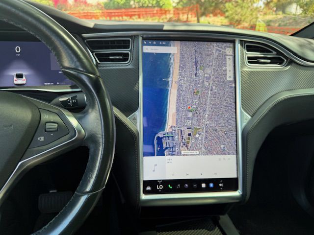 2016 Tesla Model X Image 26