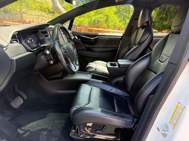 2016 Tesla Model X Image 29