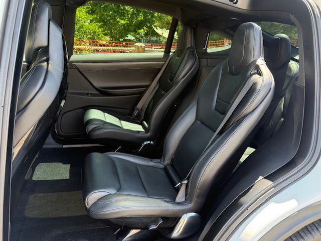 2016 Tesla Model X Image 31