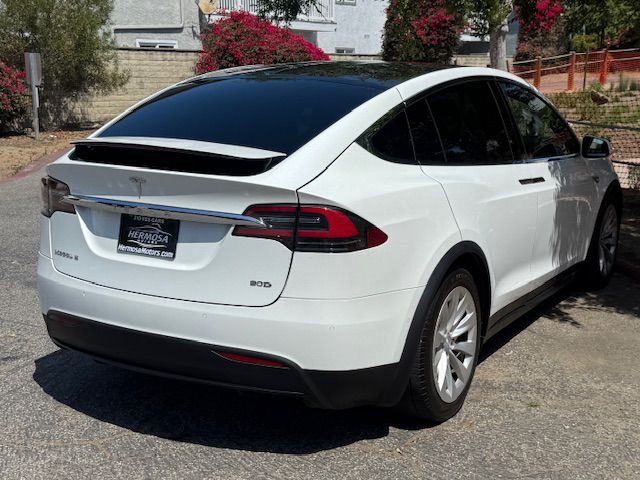 2016 Tesla Model X Image 34