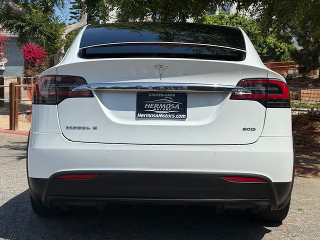 2016 Tesla Model X Image 36