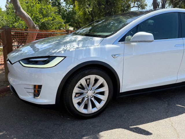 2016 Tesla Model X Image 39