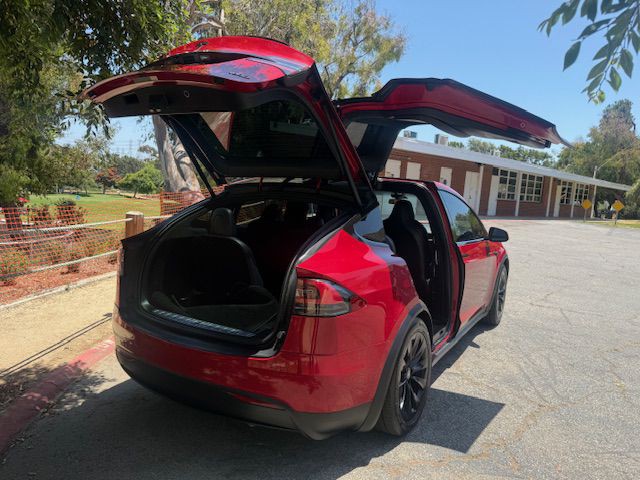 2017 Tesla Model X Image 4
