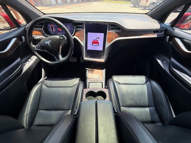 2017 Tesla Model X Image 5