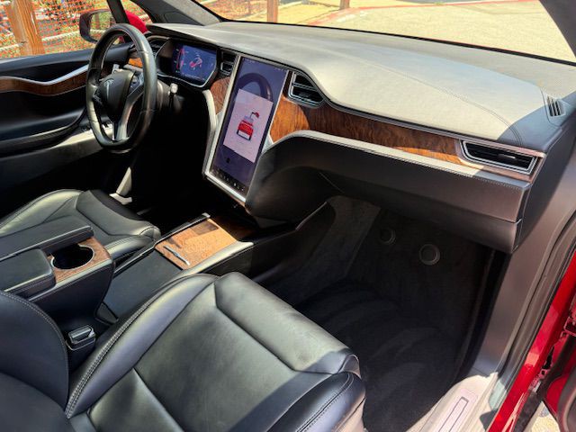 2017 Tesla Model X Image 6