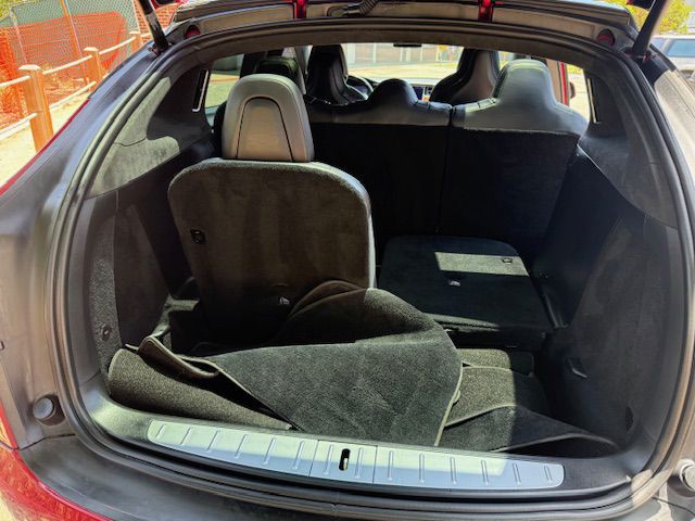 2017 Tesla Model X Image 16