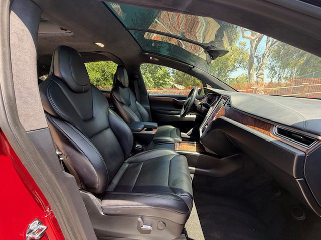 2017 Tesla Model X Image 18
