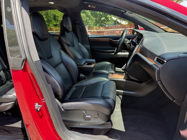 2017 Tesla Model X Image 20