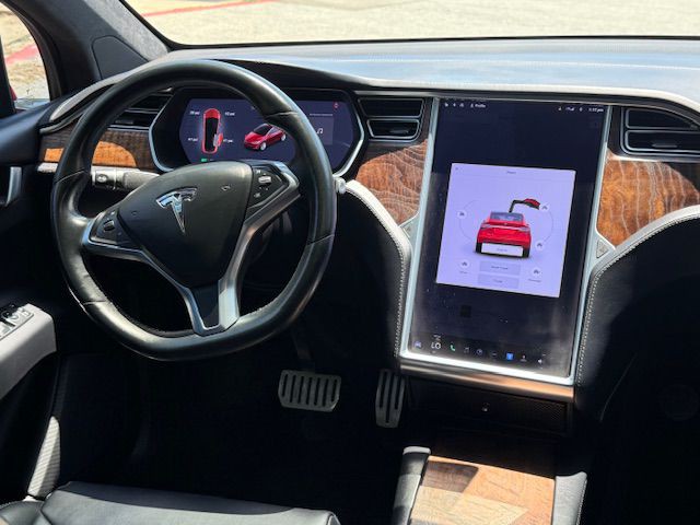 2017 Tesla Model X Image 21