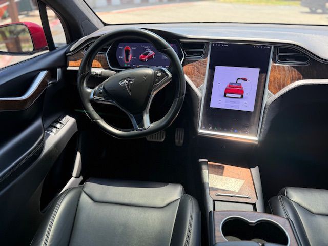 2017 Tesla Model X Image 22
