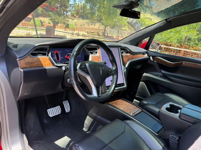 2017 Tesla Model X Image 34