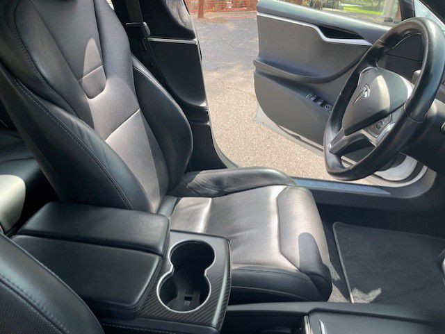 2016 Tesla Model S Image 6