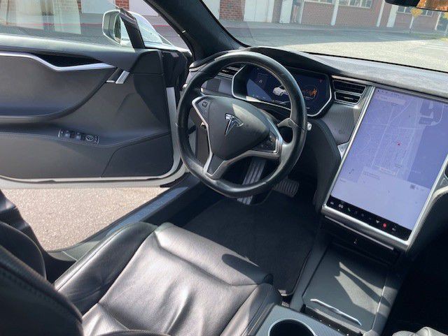 2016 Tesla Model S Image 7