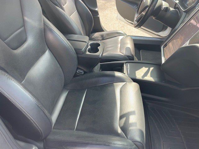 2016 Tesla Model S Image 8
