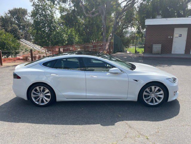 2016 Tesla Model S Image 11