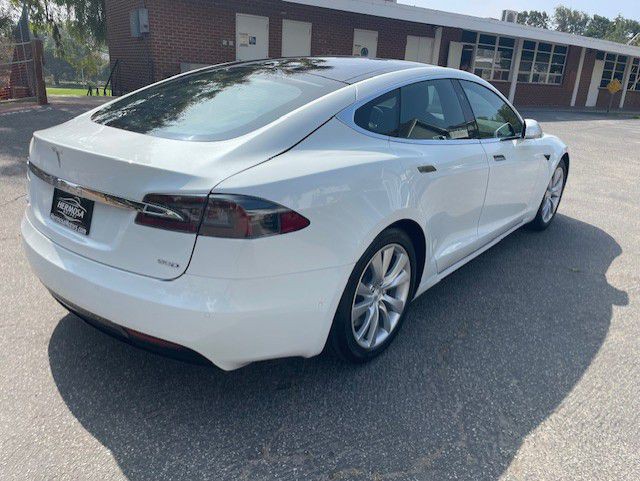 2016 Tesla Model S Image 13