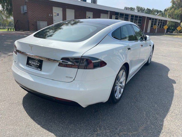 2016 Tesla Model S Image 14