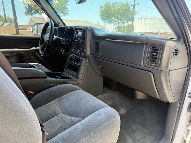 2004 Chevrolet Silverado 1500 Image 11