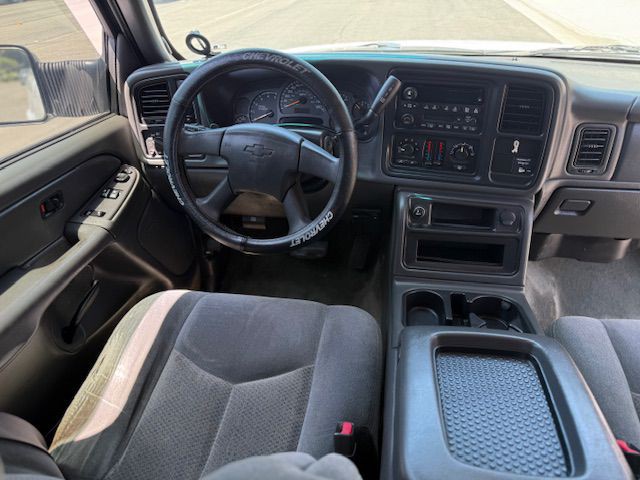 2004 Chevrolet Silverado 1500 Image 24