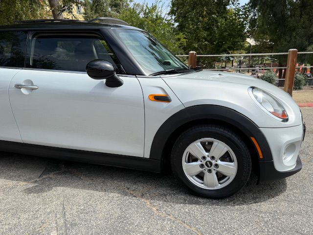 2015 MINI Cooper Image 18