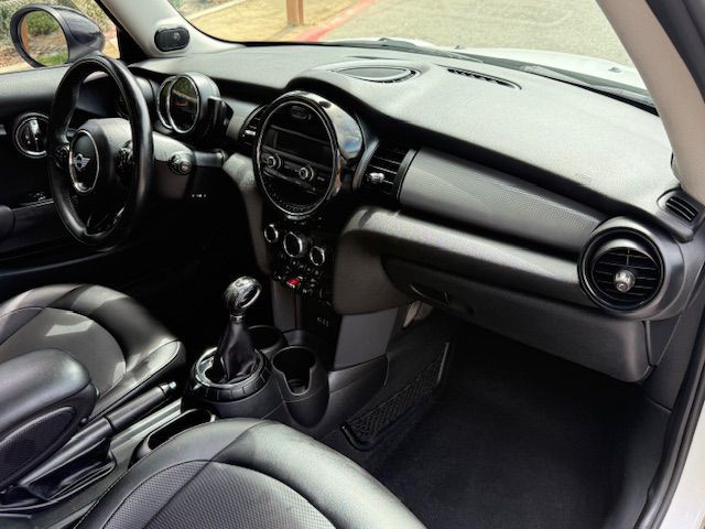 2015 MINI Cooper Image 20