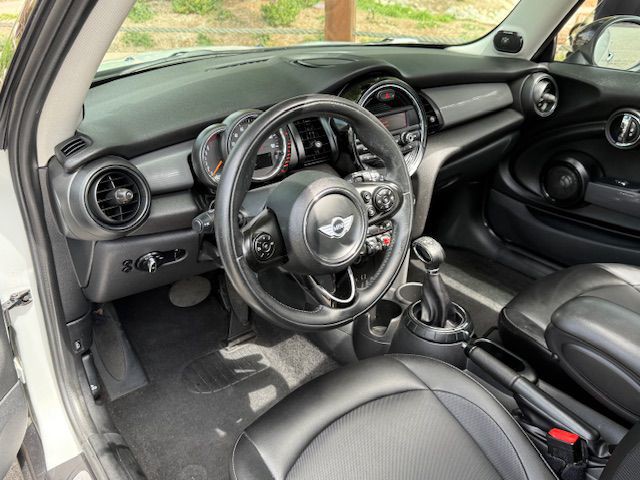 2015 MINI Cooper Image 23