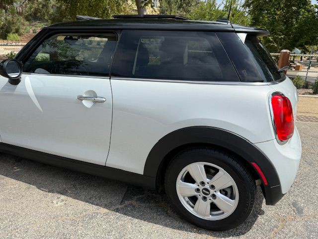 2015 MINI Cooper Image 28