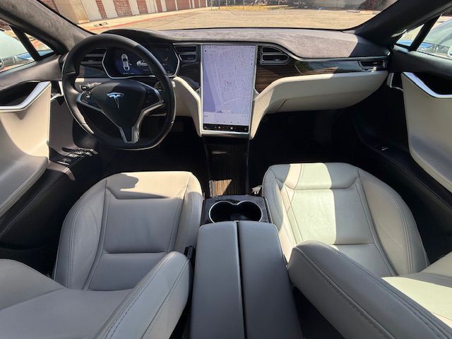 2015 Tesla Model S Image 5