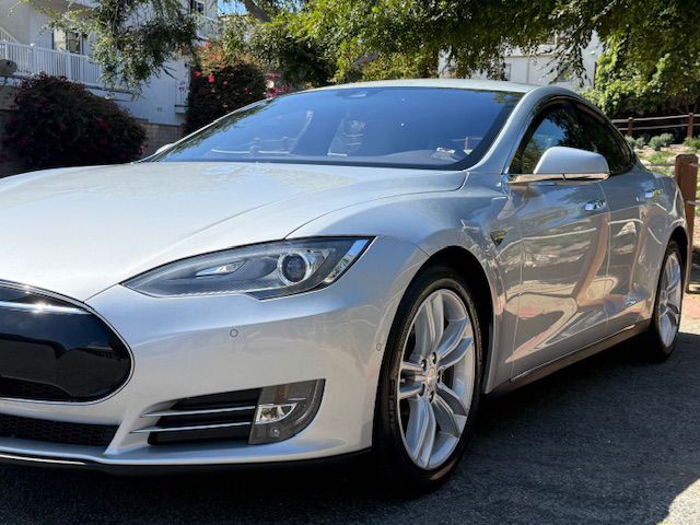 2015 Tesla Model S Image 9