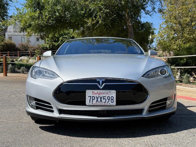 2015 Tesla Model S Image 11