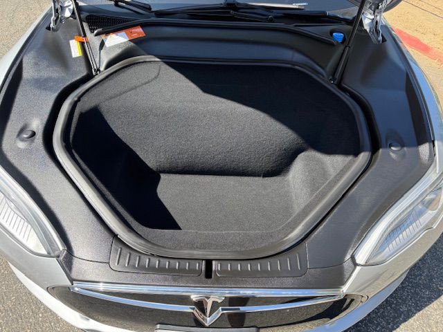 2015 Tesla Model S Image 25