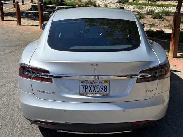 2015 Tesla Model S Image 33