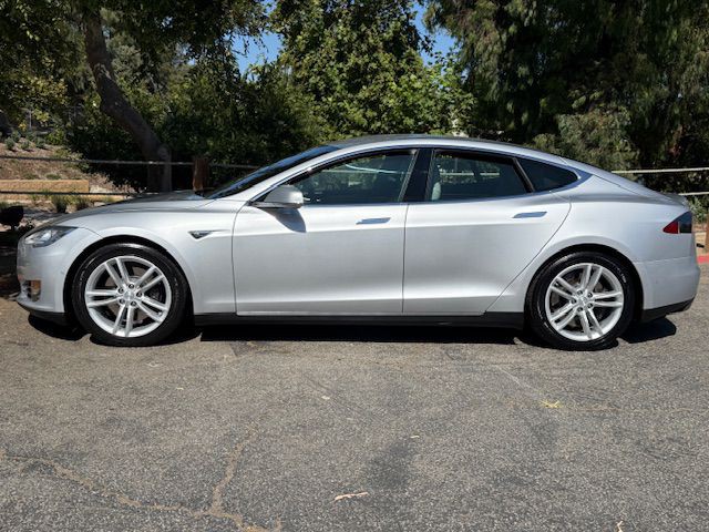 2015 Tesla Model S Image 37