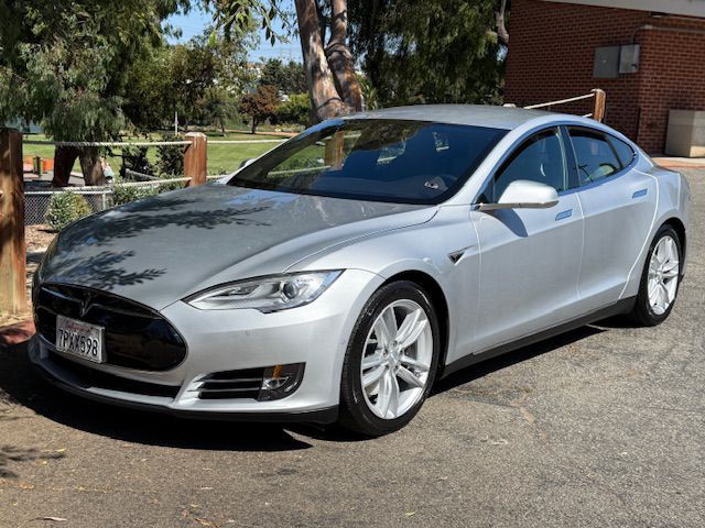 2015 Tesla Model S Image 40