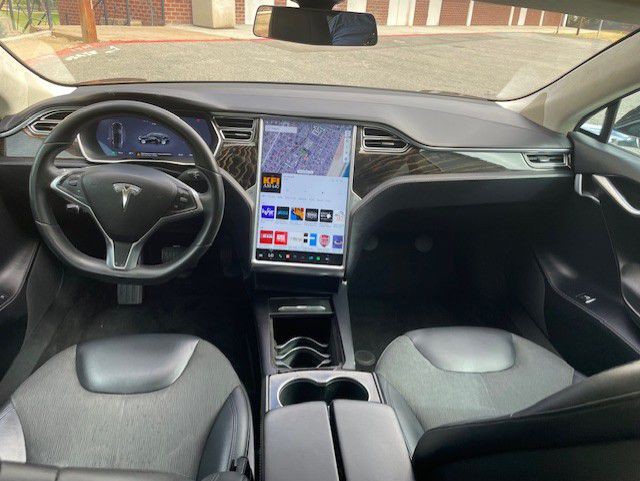 2016 Tesla Model S Image 4
