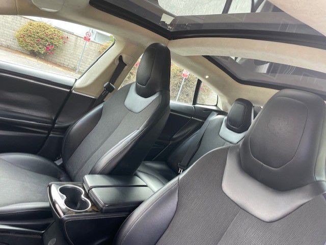 2016 Tesla Model S Image 7