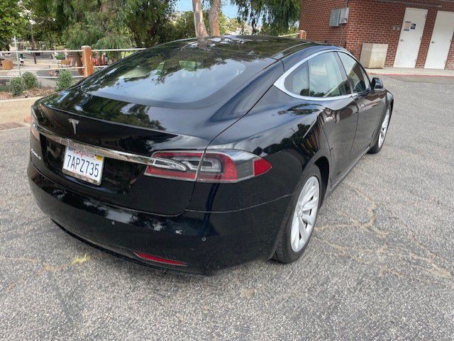 2016 Tesla Model S Image 10