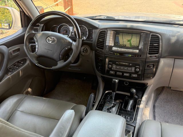2006 Toyota Land Cruiser Image 6