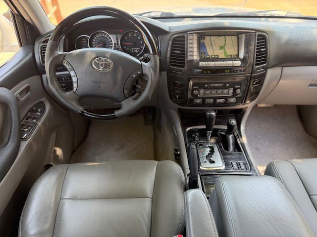 2006 Toyota Land Cruiser Image 24