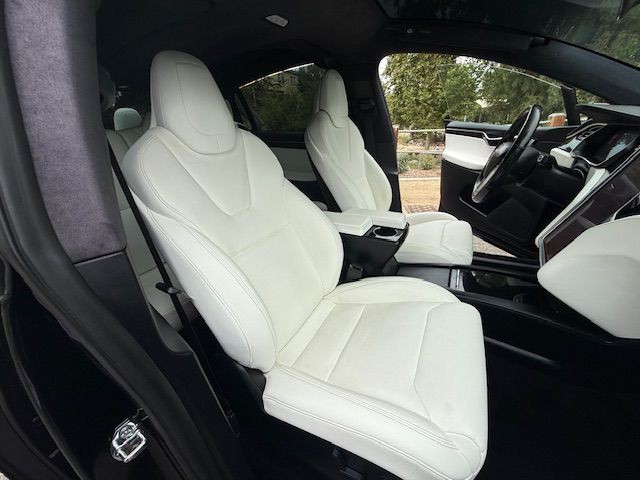 2017 Tesla Model X Image 4