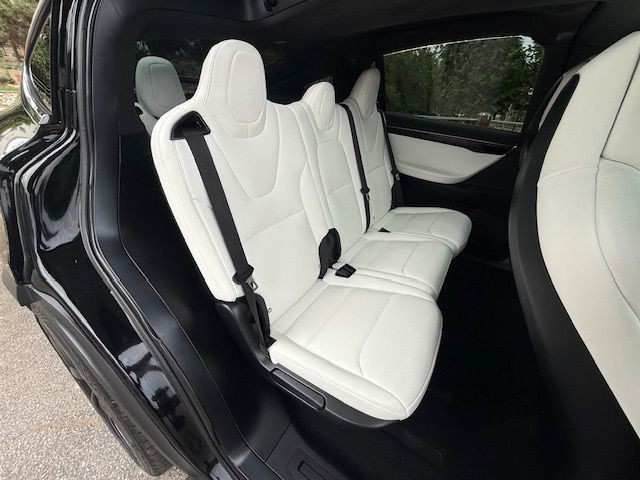 2017 Tesla Model X Image 6