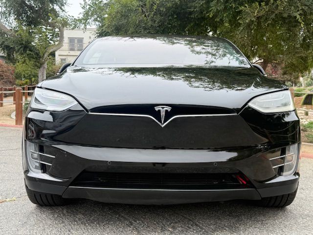 2017 Tesla Model X Image 8