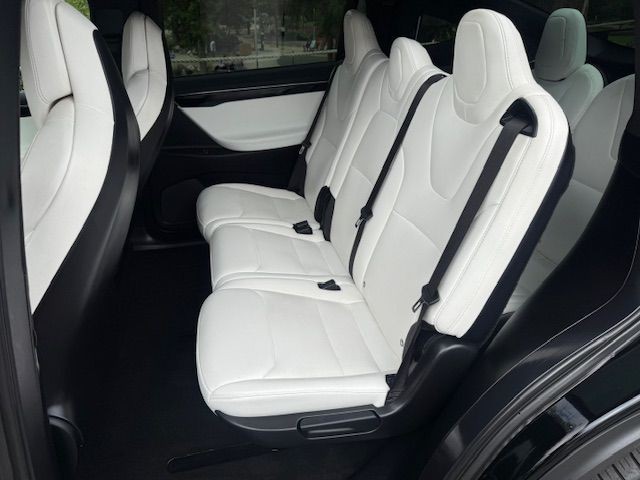 2017 Tesla Model X Image 10
