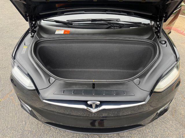 2017 Tesla Model X Image 17