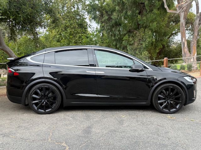 2017 Tesla Model X Image 21