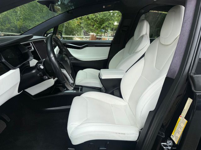 2017 Tesla Model X Image 27