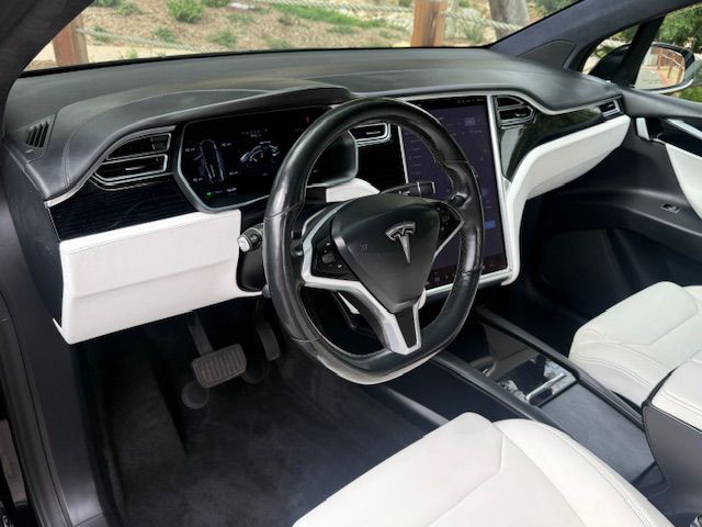 2017 Tesla Model X Image 28