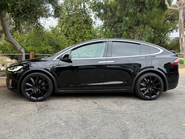 2017 Tesla Model X Image 30