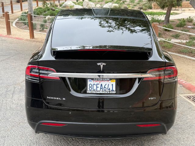 2017 Tesla Model X Image 33